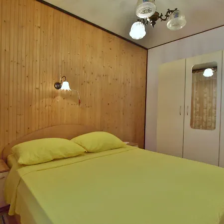 Apartmani Andelo I Ruzica Mundanije Exterior foto