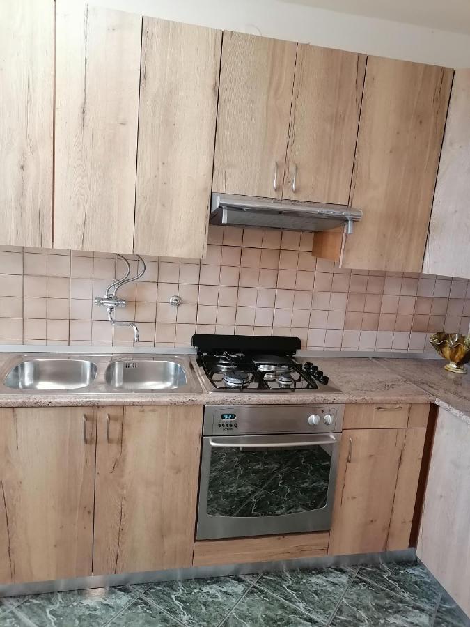 Andelo I Ruzica Apartment Mundanije