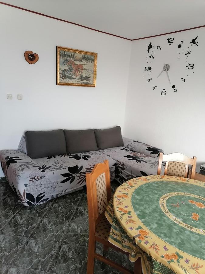 Andelo I Ruzica Apartment Mundanije