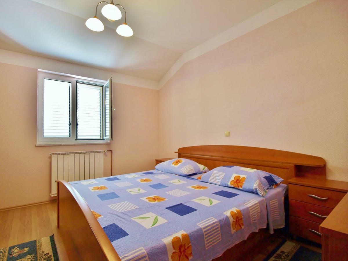 Andelo I Ruzica Apartment Mundanije