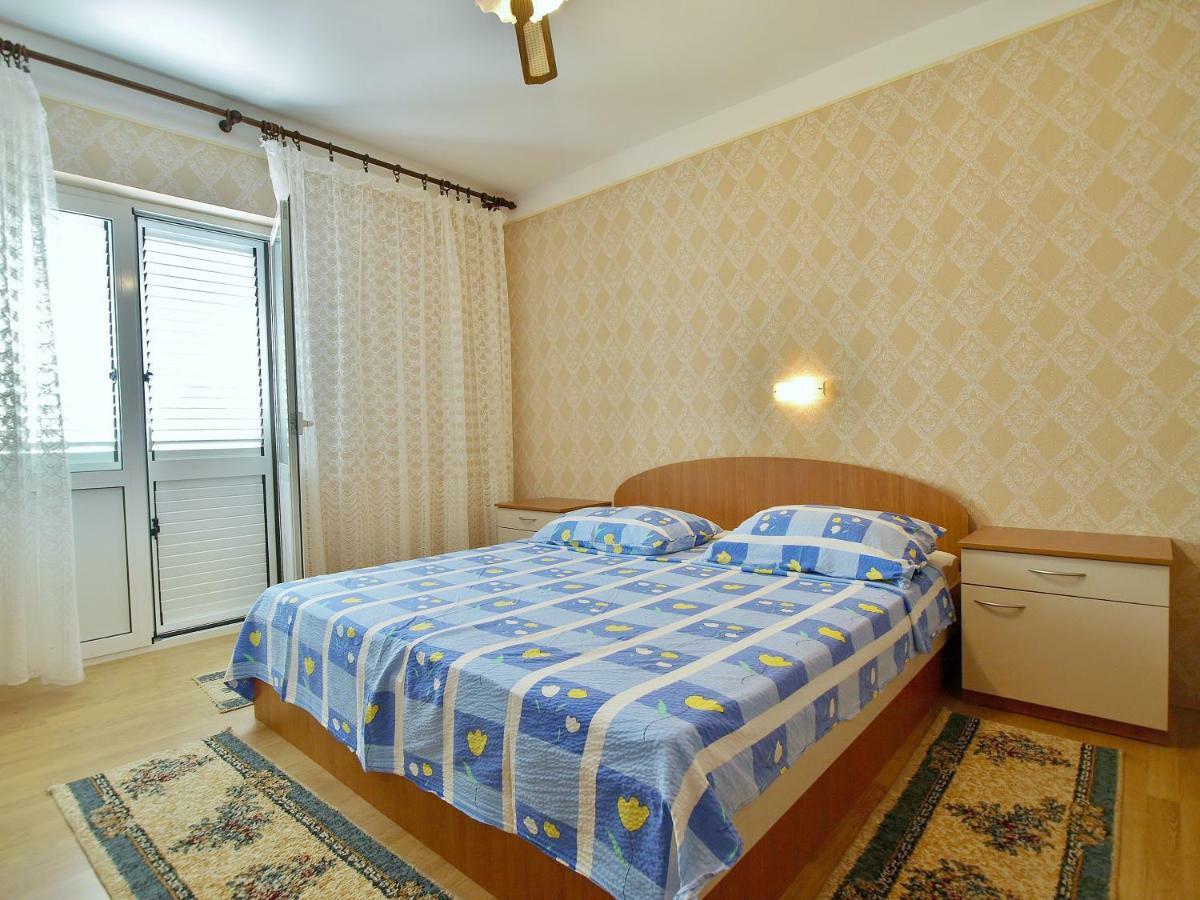Andelo I Ruzica Apartment Mundanije